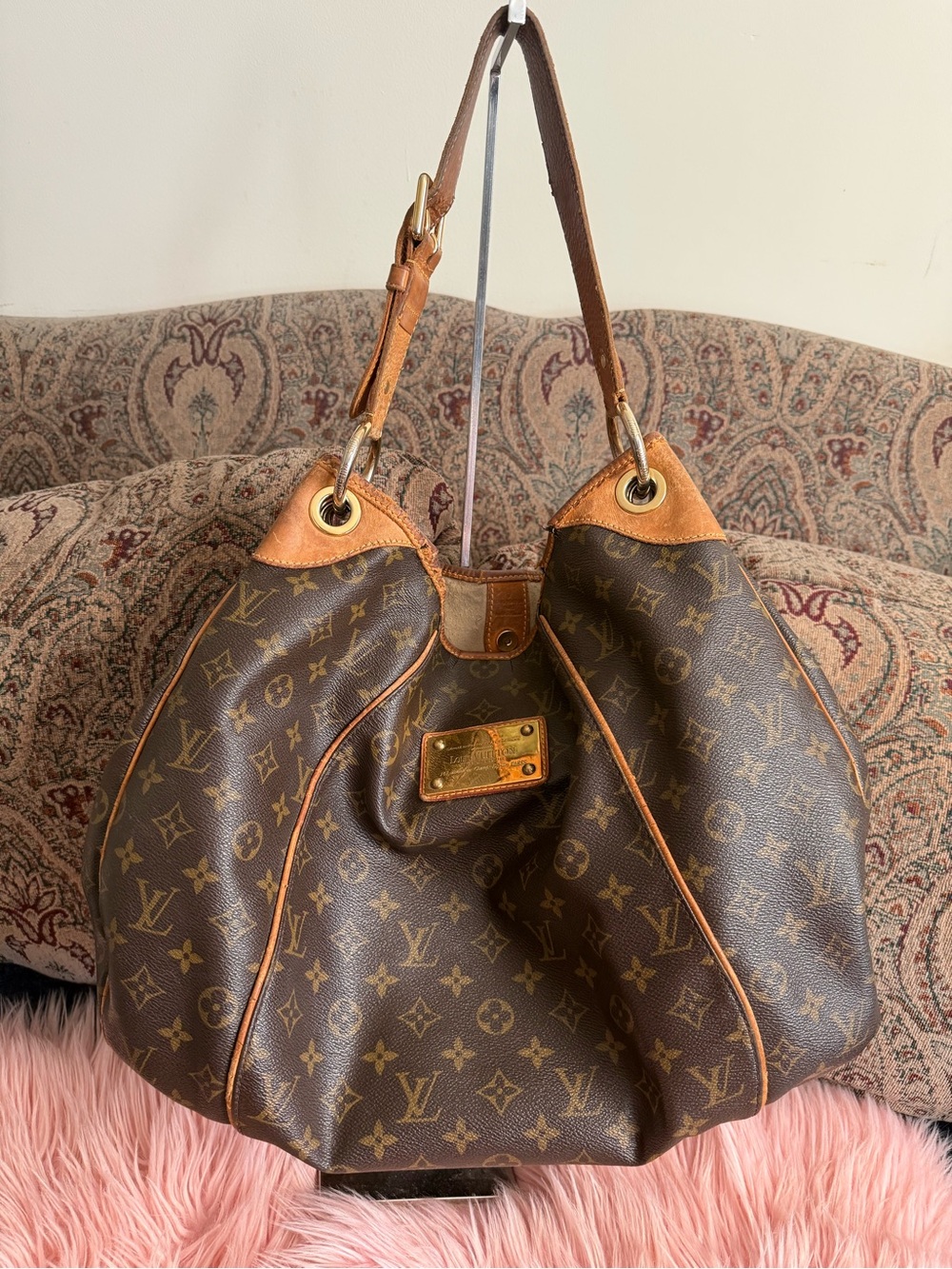 Louis Vuitton AUTHENTIC💯🌹GM Galleria Monogram Canvas Shoulder Bag with Tan Trim